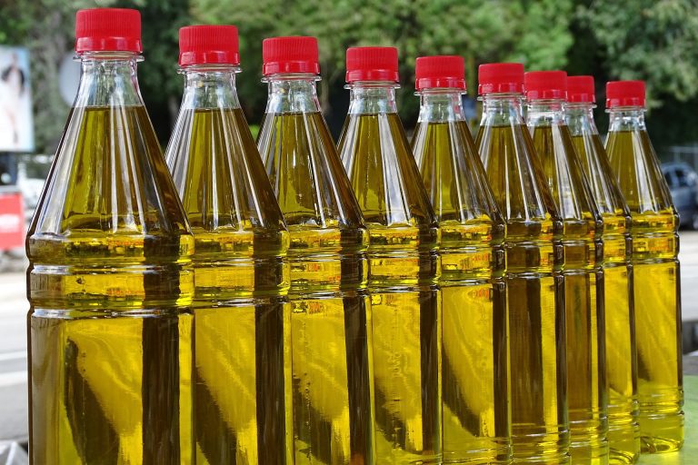 CONSUMUR detecta diferencias de más de 3 euros para una misma botella de aceite de oliva virgen extra según el supermercado