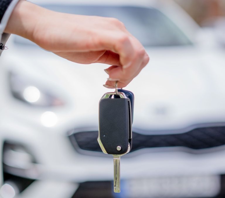 CONSUMUR recuerda a los consumidores los aspectos más importantes a tener en cuenta a la hora de alquilar un vehículo durante las vacaciones